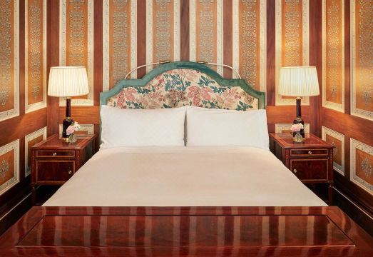 런던 호텔 로비 풍경