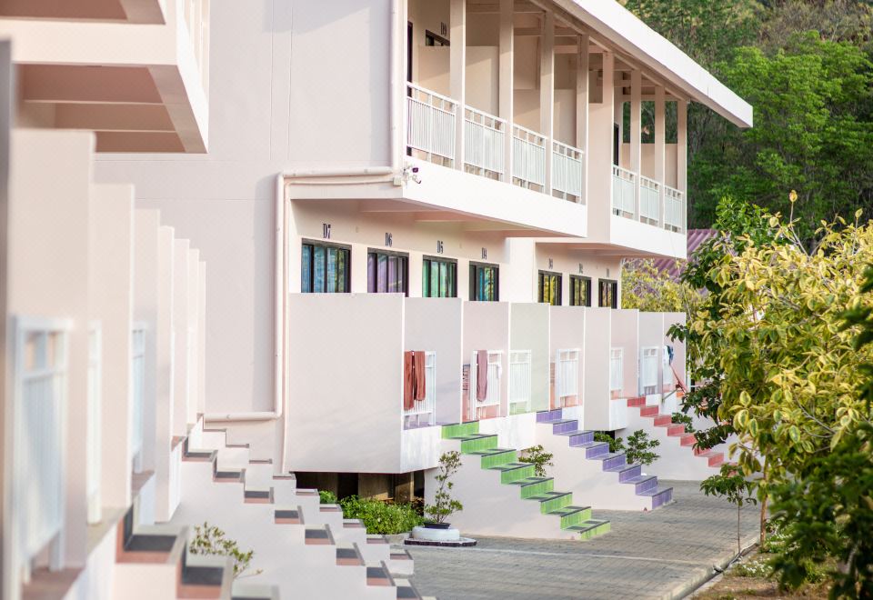 Xanadu Beach Resort Koh LanOver view