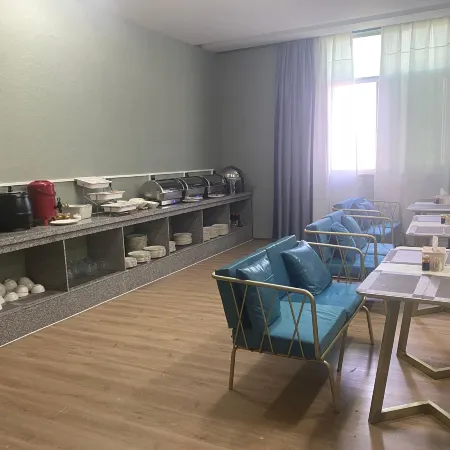 LUX CABINS Hotel (Meizhou Xingning Station Xingyi Plaza Store)