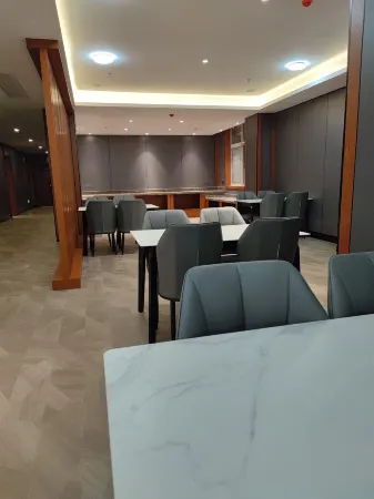 Durian Candy Select Hotel (Pizhou Taohua Island Qingnian East Road) Отели в г. Пичжоу