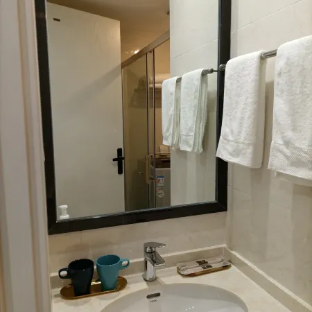 Yinian Homestay (Railway)