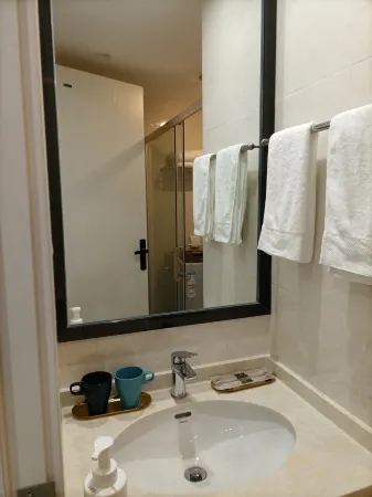 Yinian Homestay (Railway)