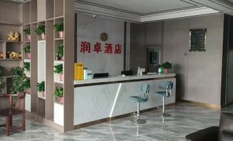 Jingbian Runzhuo Hotel