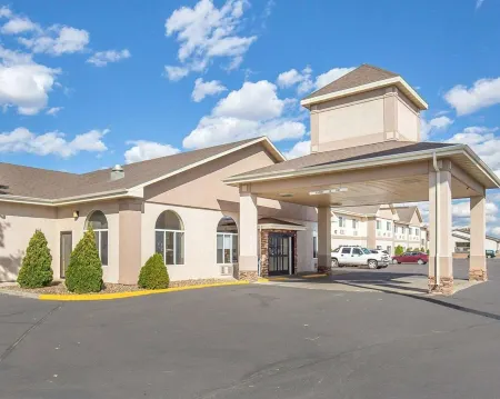 FairBridge Inn & Suites Glendive Отели рядом с достопримечательностью «Парк штата Макошика»