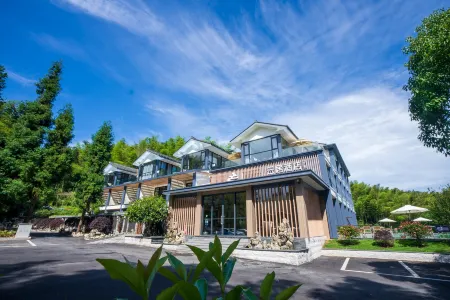 Yibin Bamboo Sea Renjoy Hotel Отели рядом с достопримечательностью «Emerald Gallery»