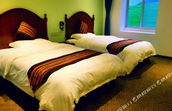 稻城亞丁向陽之地德沙民居