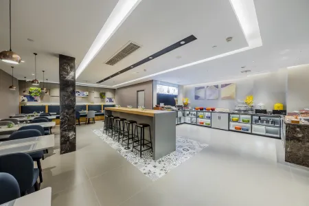 Homeinn Selected Hotel (Ma'anshan Hunan Road Golden Eagle Shopping Center) Отели рядом с достопримечательностью «Tangligong Qinglian Temple»