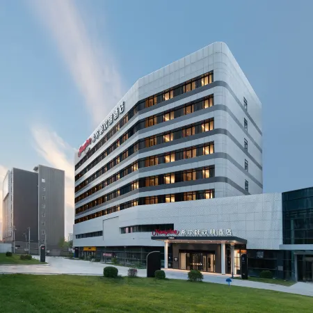 Hampton by Hilton Beijing Bird’s Nest Отели рядом с достопримечательностью «Станция метро Wangjing»