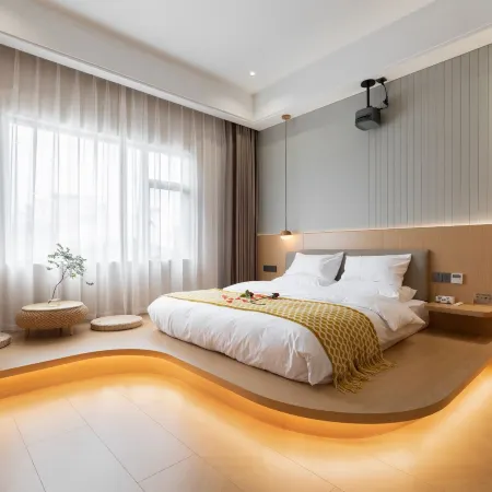 Four Seasons Apartment