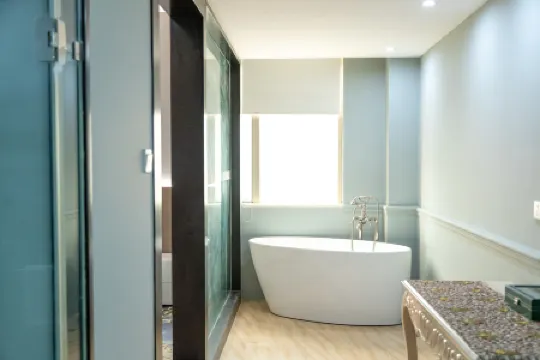 新僑都ホテル（江門三十三墟街地王広場）