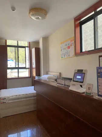 Chengcheng Hotel Отели рядом с достопримечательностью «Народный суд, Ядун, Чжэньчжэнь»