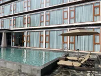 Pingcuokangsang Xuelitaohua Vacation Manor - Pools