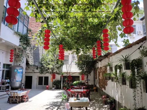 Neixiang Baotianman Xiaohong Hotel