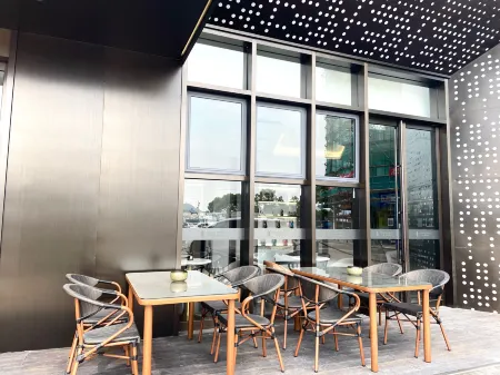 Ningbo Xiangshan Shipu Fumei Hotel (Ningbo Xiangshan Shipu Fishing Port Ancient City Branch) Отели рядом с достопримечательностью «Huangcheng Beach»