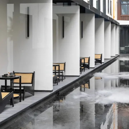 G Joyful Xige Hotel (Chengdu Kuanzhai Alley People's Park) Отели рядом с достопримечательностью «Дворец Цинъян»
