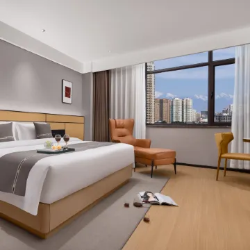 Junyang Hotel (Aksu Railway Station Old Street Night Market)