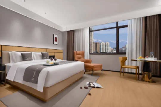 Junyang Hotel (Aksu Railway Station Old Street Night Market)