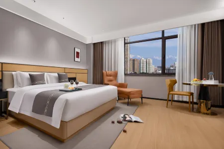 Junyang Hotel (Aksu Railway Station Old Street Night Market)