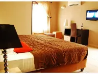 Swiss Cottage Suites Hotels near Omoba World