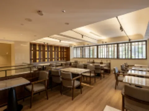 โรงแรมรอยัลพาร์ค โรงแรมในเหอผู่