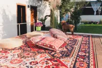 LeOne Levan Courtyard