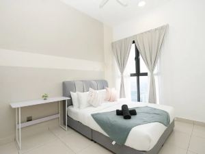 Cozy Skyline Retreat at Trion KL, Level 63