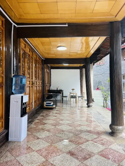 Lijiang Qihe Qixun Inn