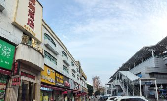 Zhuhai Pohu Hotel (Mingzhu Station)