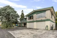 Big family house Easy to Airport Hotels in Drury