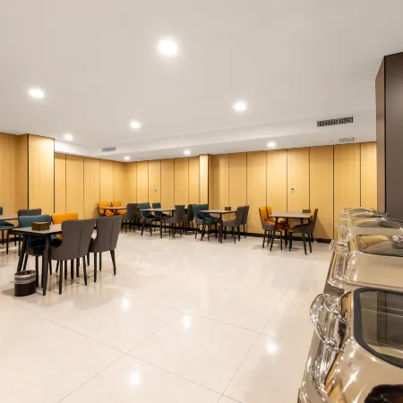 Yining Huan Zhu hotel.