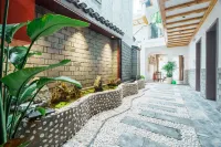 Yuanshe Muyun Ge Homestay (Phoenix Ancient City Nanhua Li Tourist Center Branch)