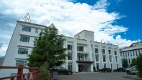 Lhasa Xingkong Mountain Lodge · Mid-level Scenic Hotel Hotels in Princess Wencheng Live Theater