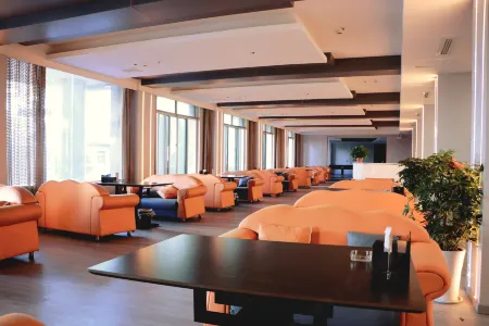 Venice Water World Hotel Отели рядом с достопримечательностью «Luonan Confucian Temple»