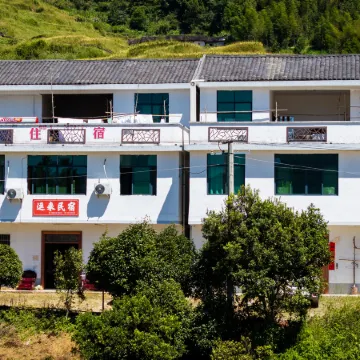 Chongyi Shangbao Terraces are transported to accommodation