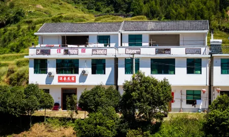 Chongyi Shangbao Terraces are transported to accommodation
