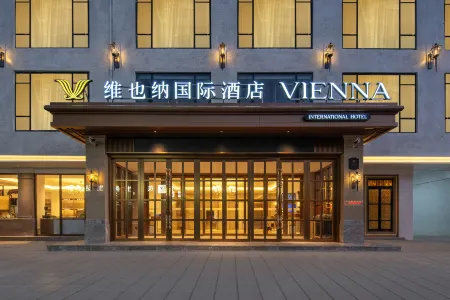 Vienna International Hotel (Zhaxizong Township Zhufeng Road Branch) Отели в г. Динжи