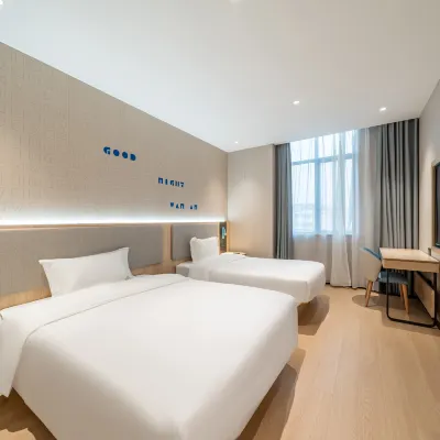 YiFeel Hotel (Shanghai Fengxian Zhuanghang Ancient Town) Hotels near Tinglin Railway Station