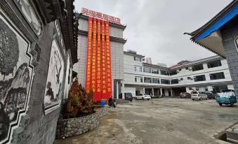 Yulong Wuyaoxingju Hotel