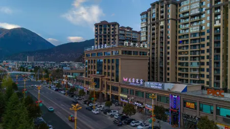 Kaiyuan Mingting Hotel in Nyingchi Отели рядом с достопримечательностью «The World Cypress King Park»