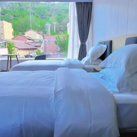 Jiang Xiaojun Farmstay (Guan'egou Scenic Area)