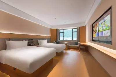 Shilou Huanghe Business Hotel