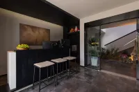 Shangri-La Half View Vacation Homestay (Near the Giant Prayer Wheel, Dukezong Ancient City)