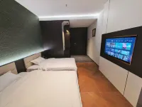 Damu Hot Spring Homestay - Parking
