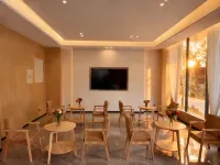 Wuqi Bed and Breakfast (Qingcheng Mountain High-speed Rail Station Branch)