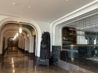 Xin Hongyang Grand Hotel - parking