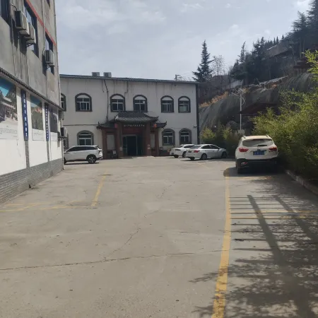Tongchuan Ancient Yun Tongguan Qishi Culture Hotel