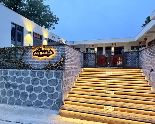 Mountain and Forest Courtyard Homestay โรงแรมในไท่ไป่