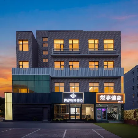 Migratory  hotel