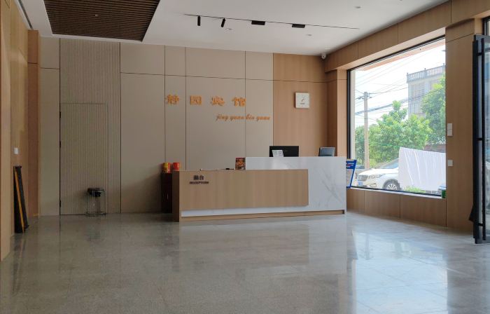 Luoshan Jingyuan Express Hotel