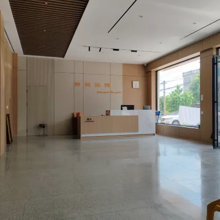 Luoshan Jingyuan Express Hotel